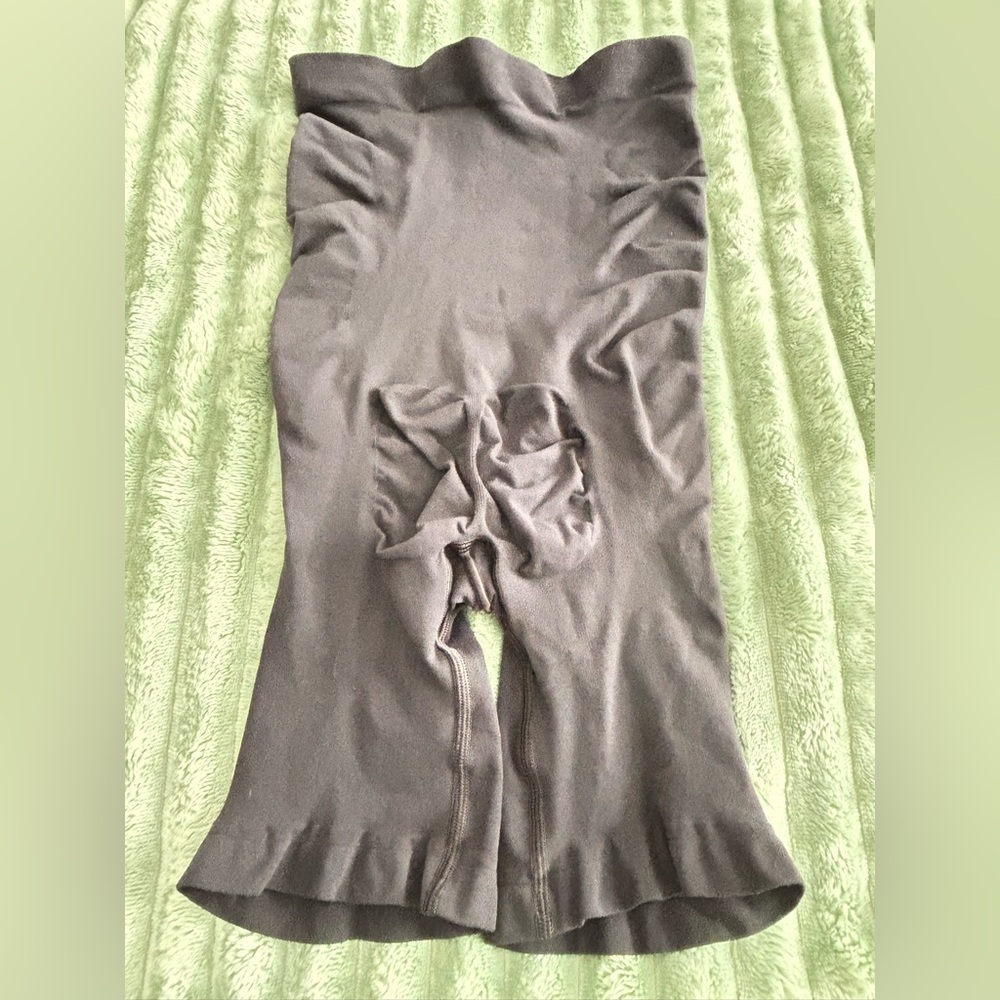 SKIMS SHAPE-WEAR SHORTS, size XL - Picture 4 of 6